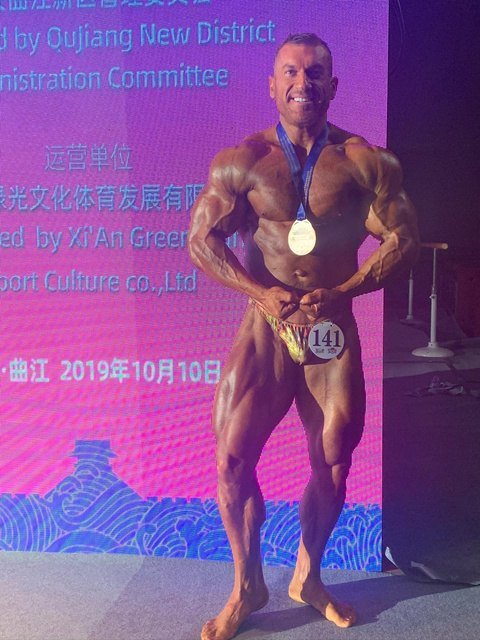 Alexis HC con medalla en una competición internacional