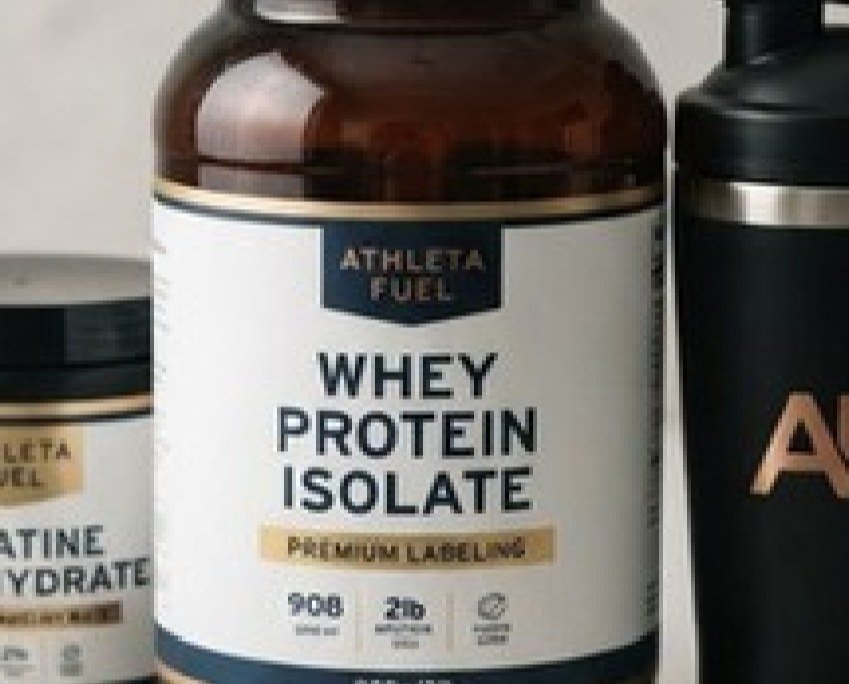 Bote de proteína whey isolate en primer plano